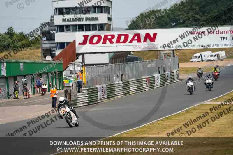 Vintage motorcycle club;eventdigitalimages;mallory park;mallory park trackday photographs;no limits trackdays;peter wileman photography;trackday digital images;trackday photos;vmcc festival 1000 bikes photographs